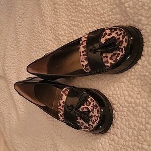 Bandolino Patent & Animal Print Tasseled Loafer - EUC - Size 8M